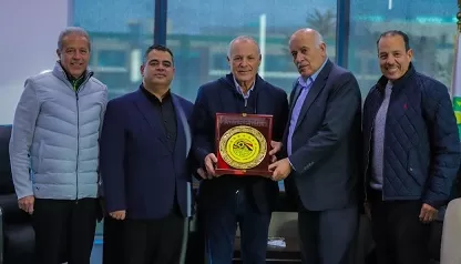 أبوريدة-يلتقي-الرجوب-ويهديه-درع-الاتحاد-المصري
