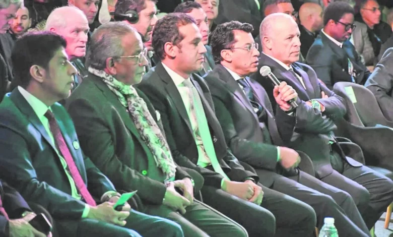 «صبحى»-يناقش-مستجدات-الكرة-العالمية-بحضور-فينجر