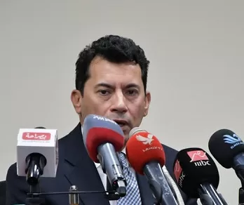 «صبحي»-يتواصل-هاتفيا-مع-فريال-أشرف-للاطمئنان-على-حالتها-الصحية