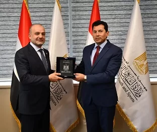 «صبحي»-يستقبل-«رئيس-الاتحاد-الدولي-للسلاح»-ويشيد-بدوره-في-تطوير-اللعبة-ويكرمه-تقديرًا-لجهوده