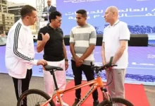 وزير-الشباب-والرياضة-يُكرم-الشاب-عامل-الدليفري-ويمنحه-دراجة-هوائية
